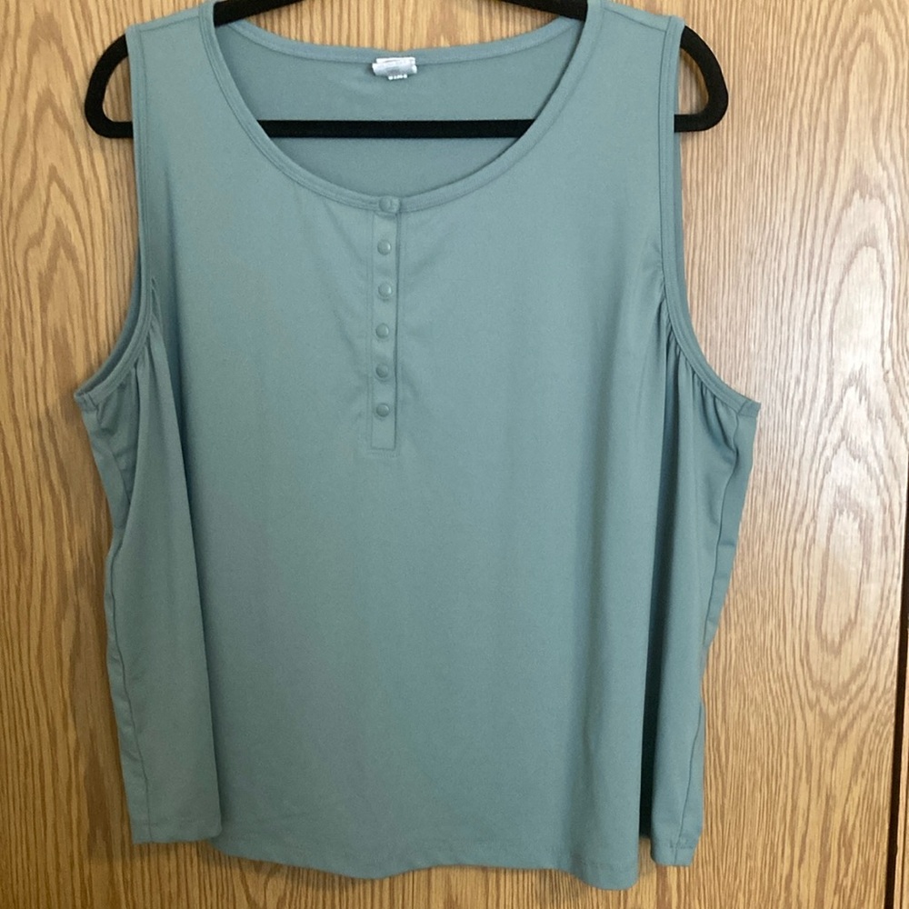 Women's Sleeveless Top in Green